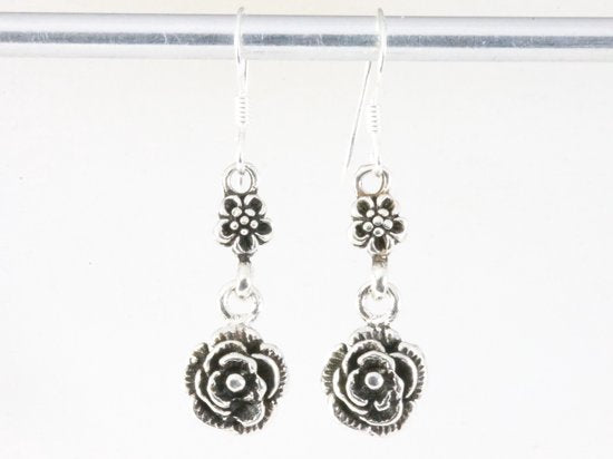 Fijne zilveren oorbellen met roosjes afbeelding 3