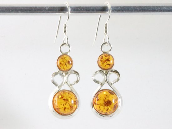 Opengewerkte zilveren oorbellen met amber afbeelding 4