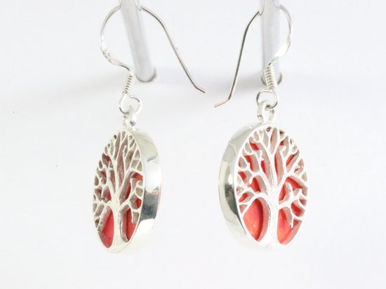 Ronde zilveren oorbellen met levensboom op rode koraal steen afbeelding 2