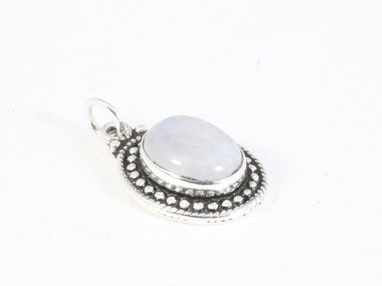 Fijne bewerkte ovale zilveren hanger met regenboog maansteen aan ketting afbeelding 2