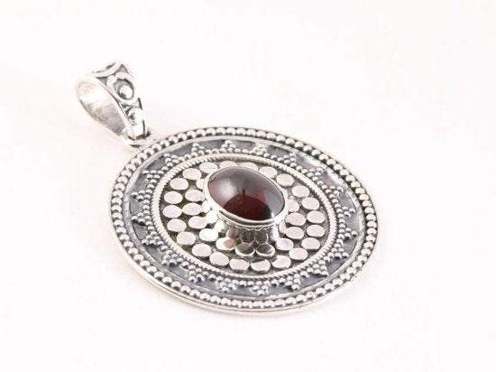 Bewerkte zilveren hanger met granaat afbeelding 2