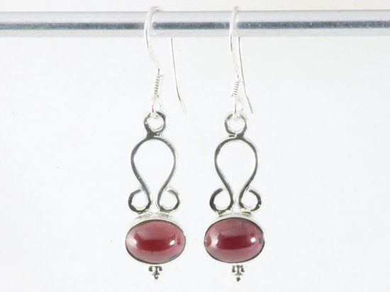 Fijne opengewerkte zilveren oorbellen met granaat afbeelding 4