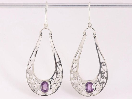 Lange opengewerkte zilveren oorbellen met amethist afbeelding 4