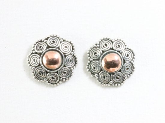 Traditionele bewerkte zilveren oorstekers met 18k gouden decoratie afbeelding 1