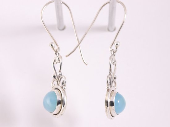 Lange opengewerkte zilveren oorbellen met aqua chalcedoon afbeelding 2