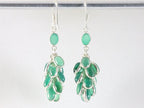 Lange trosvormige zilveren oorbellen met groene onyx afbeelding 2