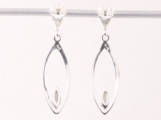 Opengewerkte zilveren oorstekers met welo opaal afbeelding 3