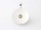 Ronde bewerkte zilveren hanger met labradoriet afbeelding 3