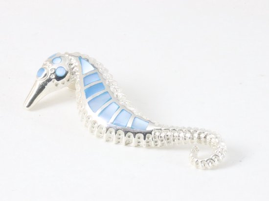 Zilveren zeepaardje met blauwe schelp aan ketting afbeelding 2