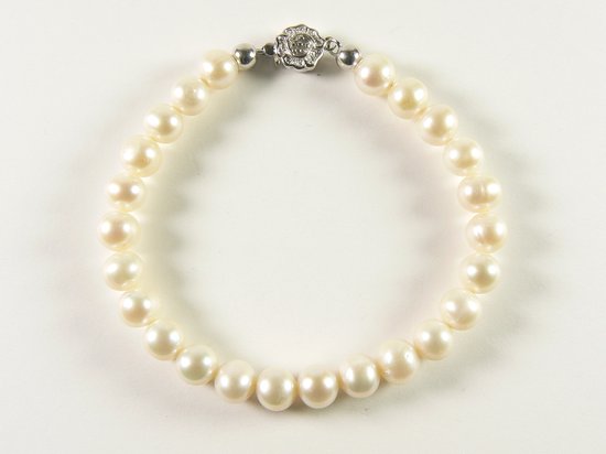 Armband met natuurlijke witte zoetwater parels en zilveren sluiting afbeelding 1