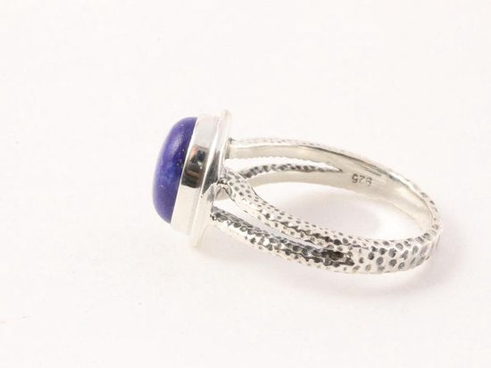 Bewerkte zilveren ring met lapis lazuli afbeelding 2