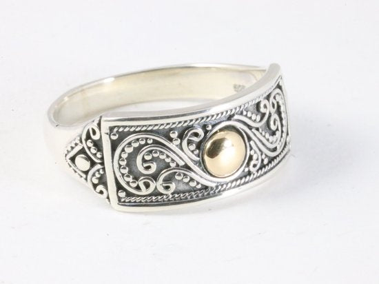 Traditionele bewerkte zilveren ring met 18k gouden decoratie afbeelding 1