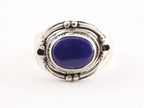 Bewerkte zilveren ring met lapis lazuli afbeelding 4