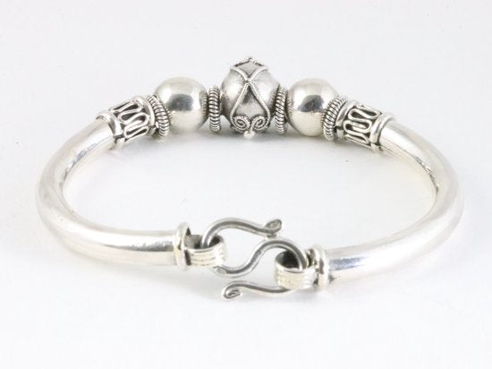 Zware bewerkte Balinese zilveren bangle afbeelding 3
