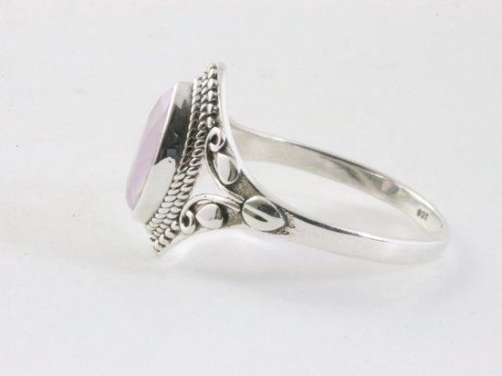 Fijne bewerkte zilveren ring met rozenkwarts afbeelding 2