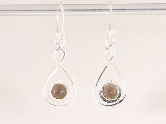 Opengewerkte zilveren oorbellen met rookkwarts afbeelding 3