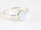 Hoogglans zilveren ring met regenboog maansteen afbeelding 1