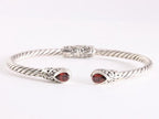 Traditionele bewerkte zilveren klemarmband met granaat afbeelding 1