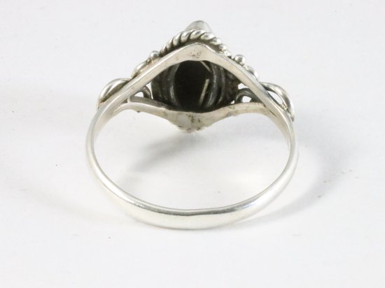 Fijne bewerkte zilveren ring met onyx afbeelding 3