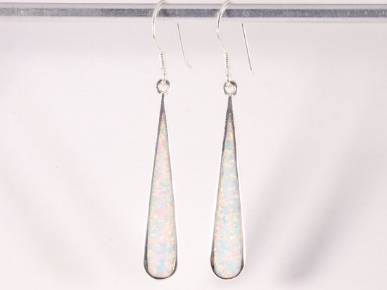 Lange druppelvormige zilveren oorbellen met welo opaal afbeelding 4