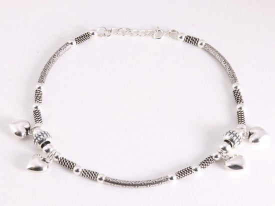 Zware zilveren enkelband met bewerkte kralen en hartjes afbeelding 1
