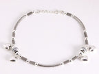 Zware zilveren enkelband met bewerkte kralen en hartjes afbeelding 1