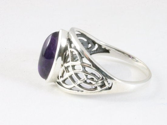 Opengewerkte zilveren ring met amethist afbeelding 2