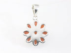 Bloemvormige zilveren hanger met granaat afbeelding 3