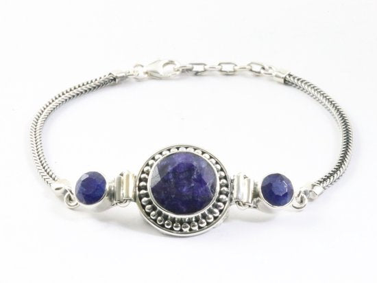 Bewerkte zilveren armband met blauwe saffier afbeelding 1