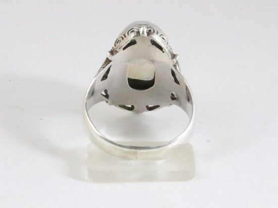 Zware bewerkte zilveren ring met regenboog maansteen afbeelding 3