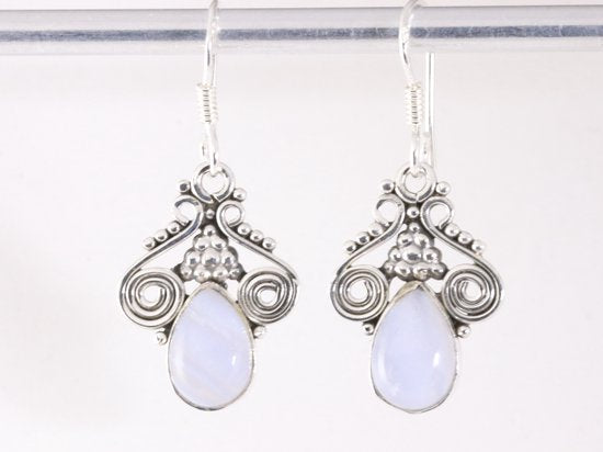 Opengewerkte zilveren oorbellen met blauwe lace agaat afbeelding 4