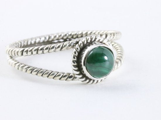 Opengewerkte zilveren ring met malachiet afbeelding 1