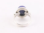 Bewerkte zilveren ring met lapis lazuli afbeelding 3