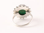 Ronde bewerkte zilveren ring met smaragd afbeelding 3
