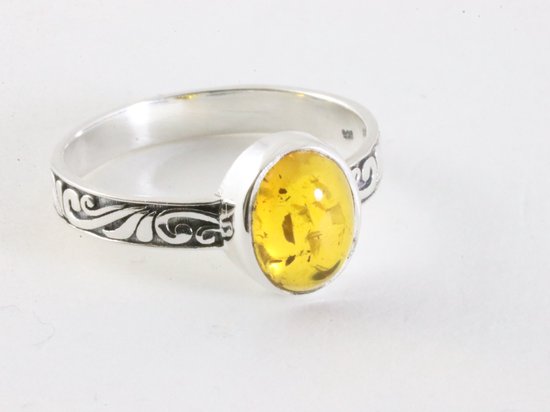 Fijne bewerkte zilveren ring met amber afbeelding 1