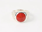 Opengewerkte zilveren ring met rode koraal steen afbeelding 2