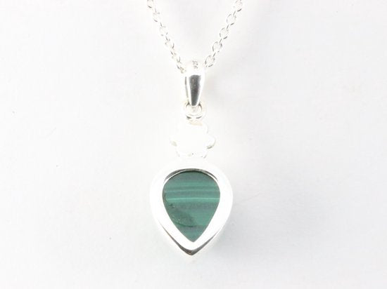 Bewerkte zilveren hanger met malachiet aan ketting afbeelding 3