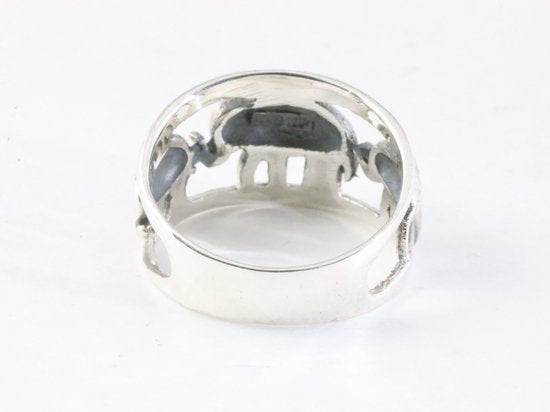 Opengewerkte zilveren ring met olifanten afbeelding 3