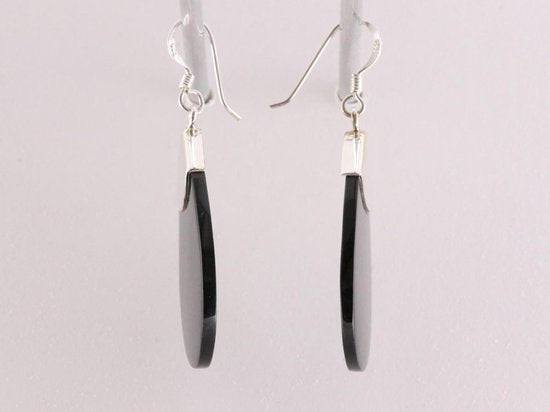 Grote druppelvormige zilveren oorbellen met onyx afbeelding 2