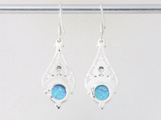 Opengewerkte zilveren oorbellen met blauwe opaal afbeelding 2