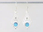Opengewerkte zilveren oorbellen met blauwe opaal afbeelding 2