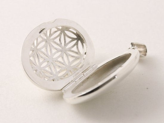 Opengewerkt zilveren medaillon met levensbloem patroon afbeelding 5