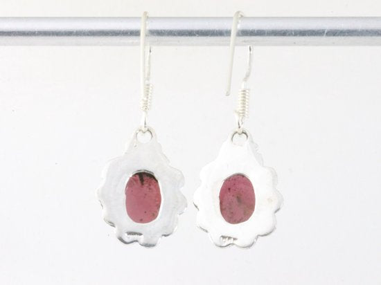 Fijne bewerkte zilveren oorbellen met granaat afbeelding 3