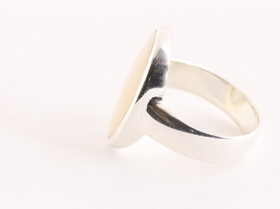 Ovale hoogglans zilveren ring met parelmoer afbeelding 2