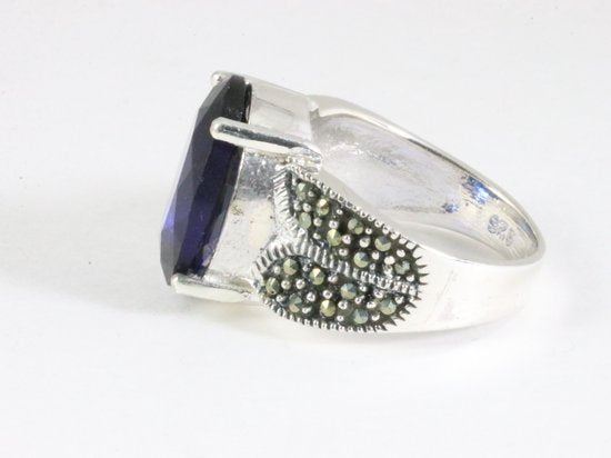 Zware zilveren ring met blauwe saffier en marcasiet afbeelding 2