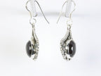 Bewerkte zilveren oorbellen met granaat afbeelding 2