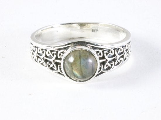 Bewerkte zilveren ring met labradoriet afbeelding 4