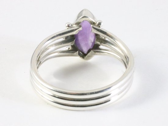 Opengewerkte zilveren ring met amethist afbeelding 3