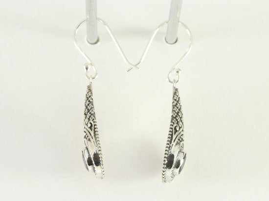 Bewerkte zilveren oorbellen met ioliet afbeelding 2