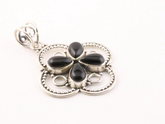 Opengewerkte zilveren hanger met onyx afbeelding 2